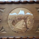 Ancien plateau bois massif sculpté, avec plaque de verre - années 50