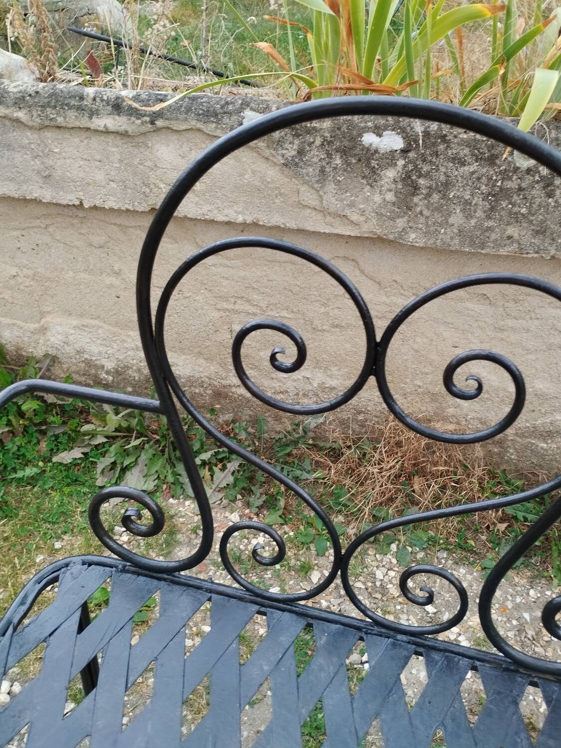 Beau banc de jardin en fer ancien