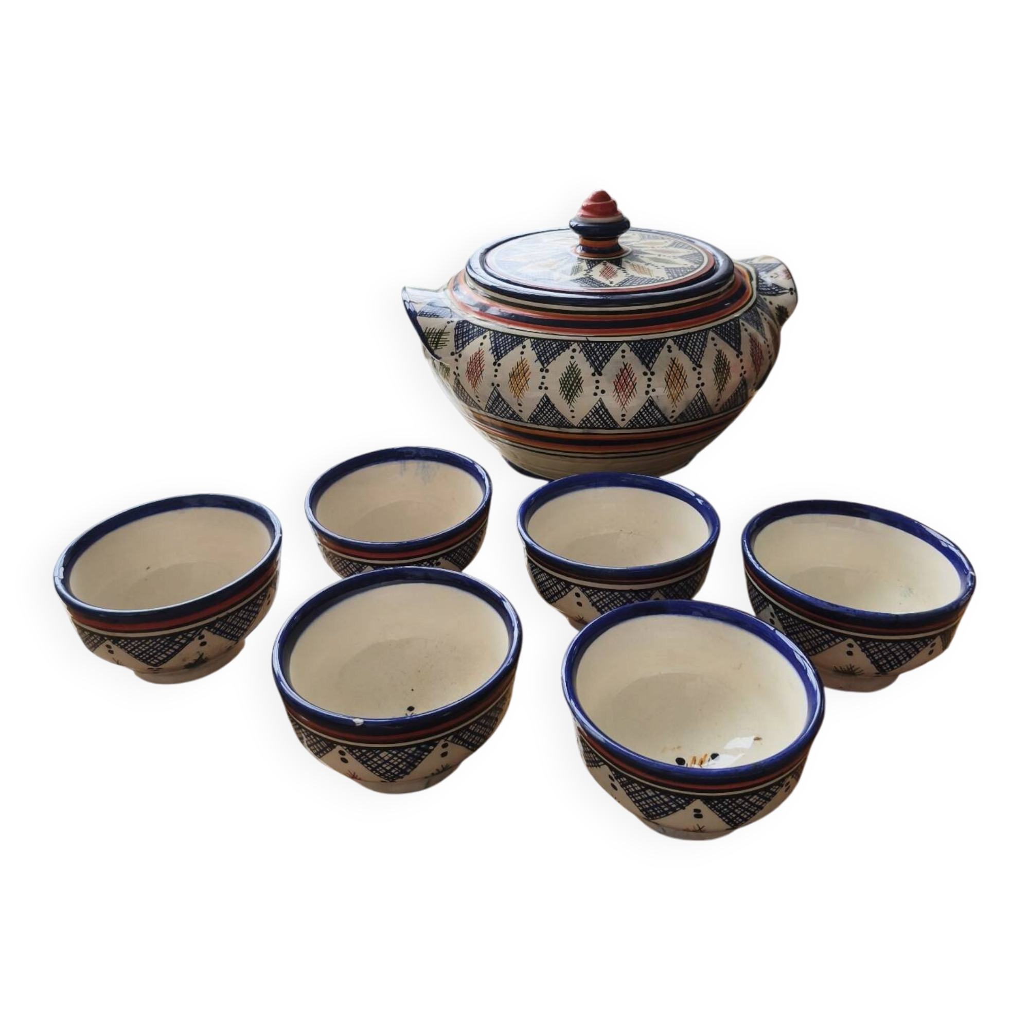 Ceramic soup tureen with its 6 bowls