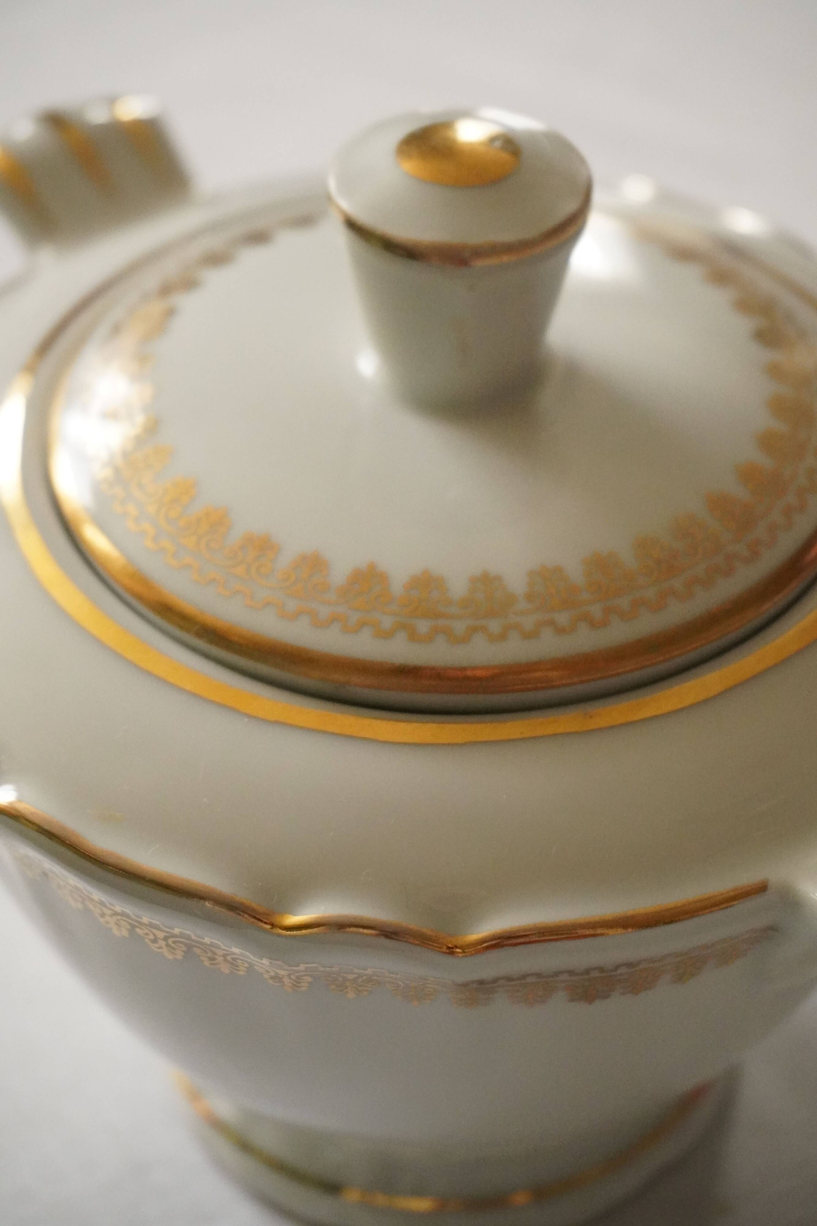 White porcelain sugar bowl/sugar pot with gilt trim, Evor France
