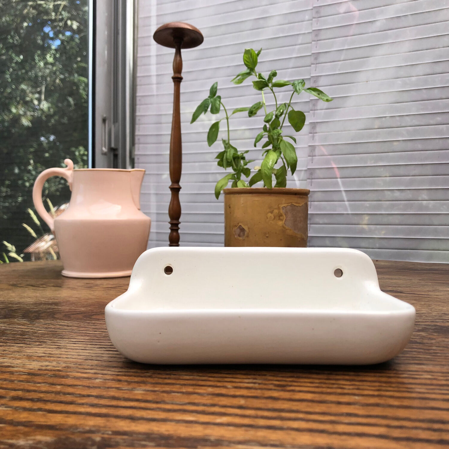 Porcelain wall soap dish