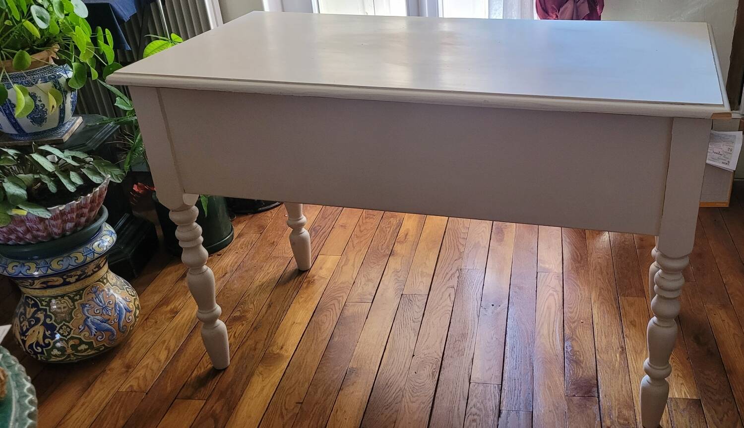 Wooden desk in Provençal style