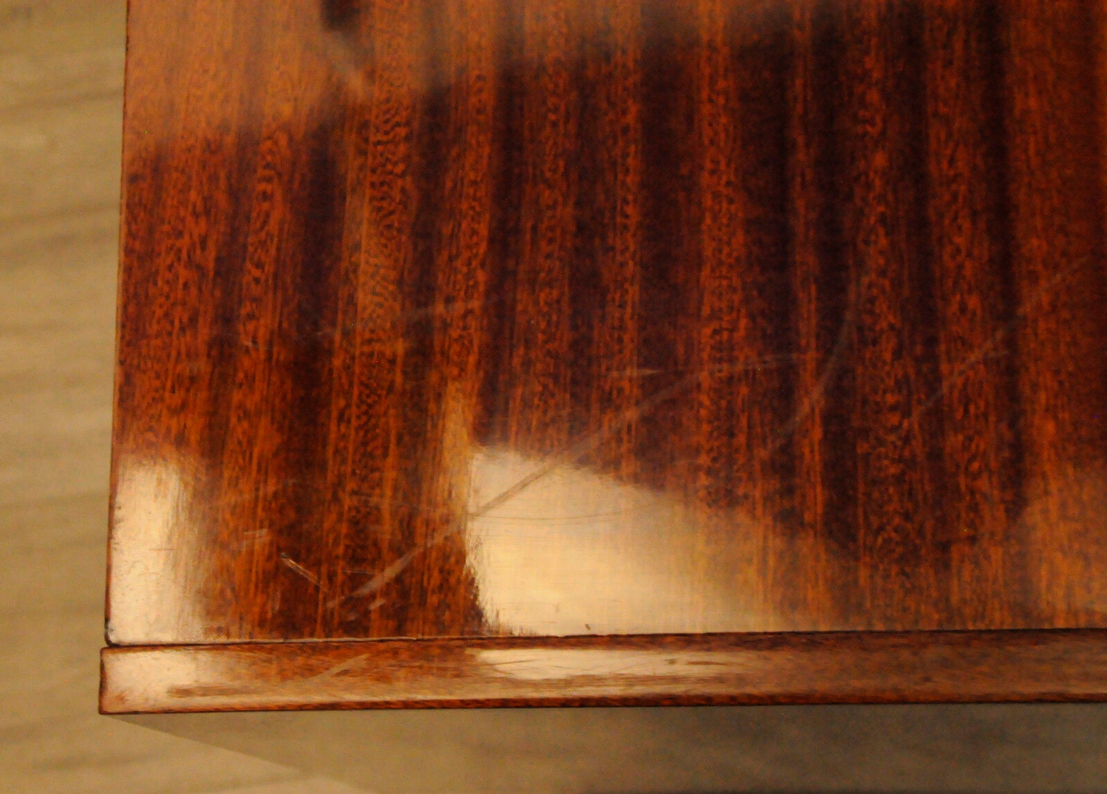 Commode Violetta avec portes coulissantes