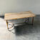 Table basse en travertin élégant avec base en laiton, années 1970