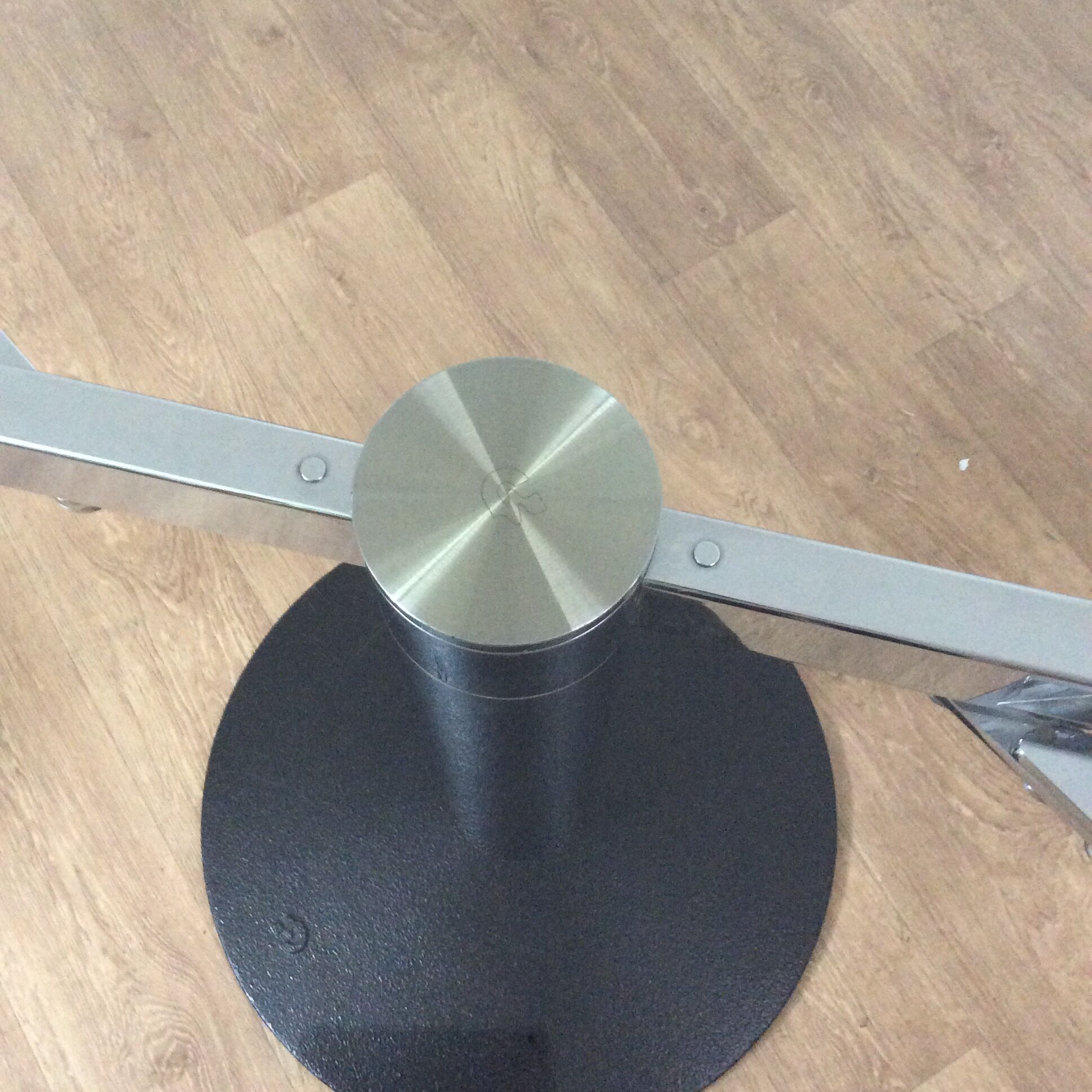 Groove extendable design dining table in tempered glass and chromed steel