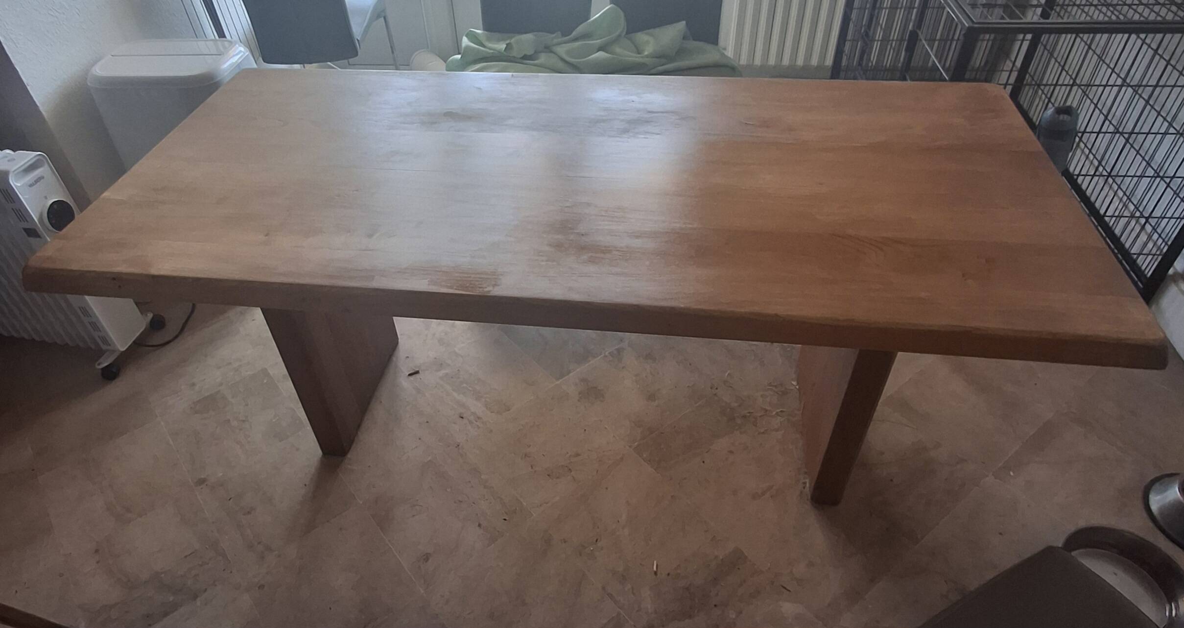 Table in solid elm