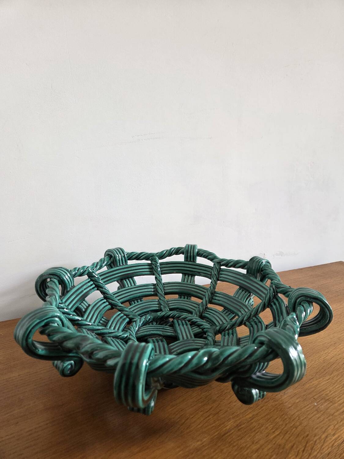 Woven ceramic fruit bowl