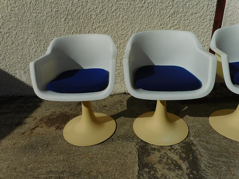 Grosfilex dining table and 4 chairs