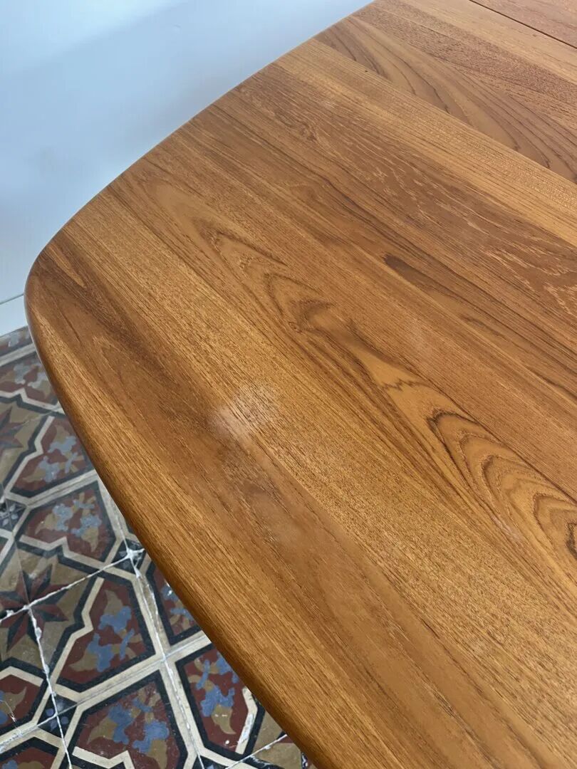 Danish dining table – Dyrlund