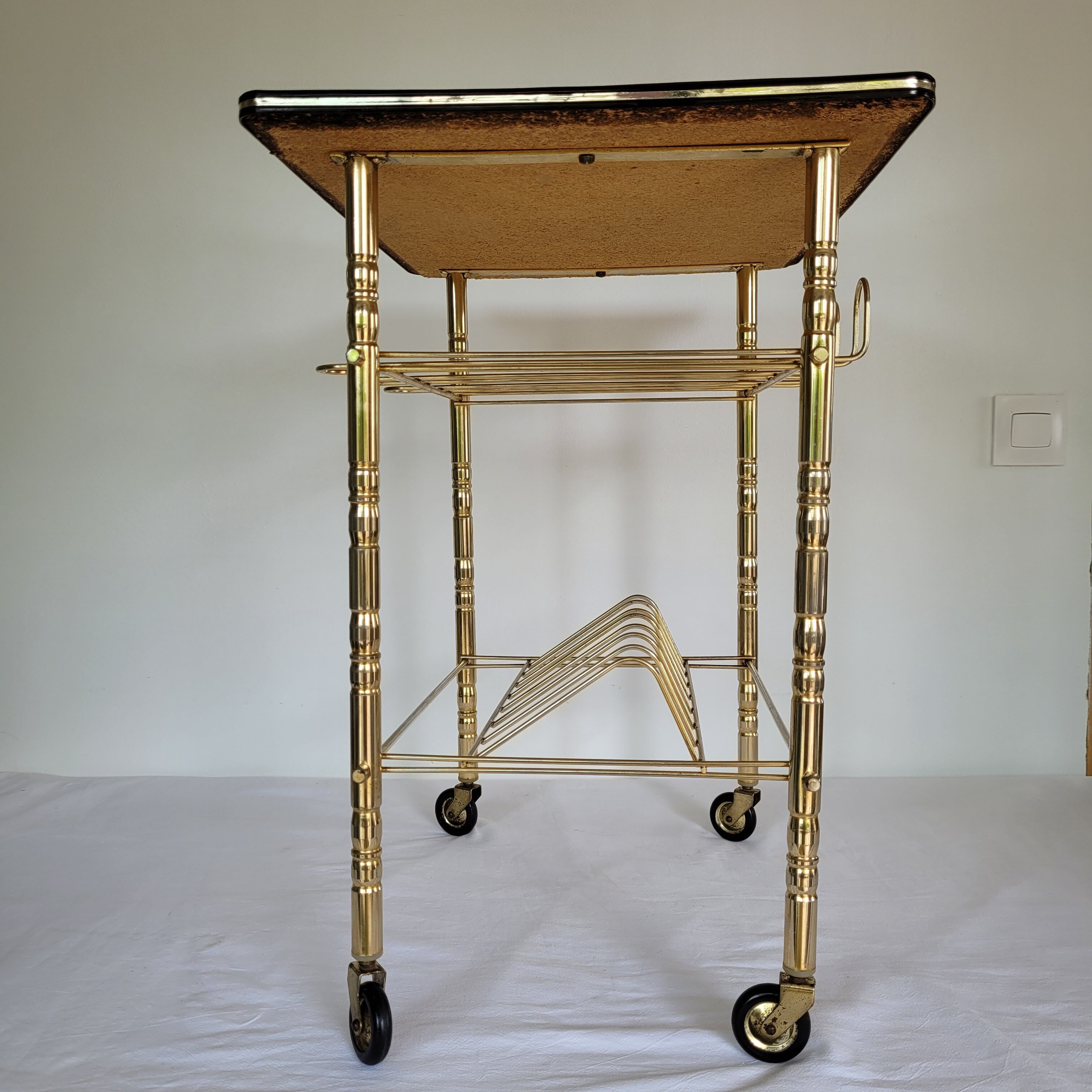 Dessert / shelf range vinyls and turntable