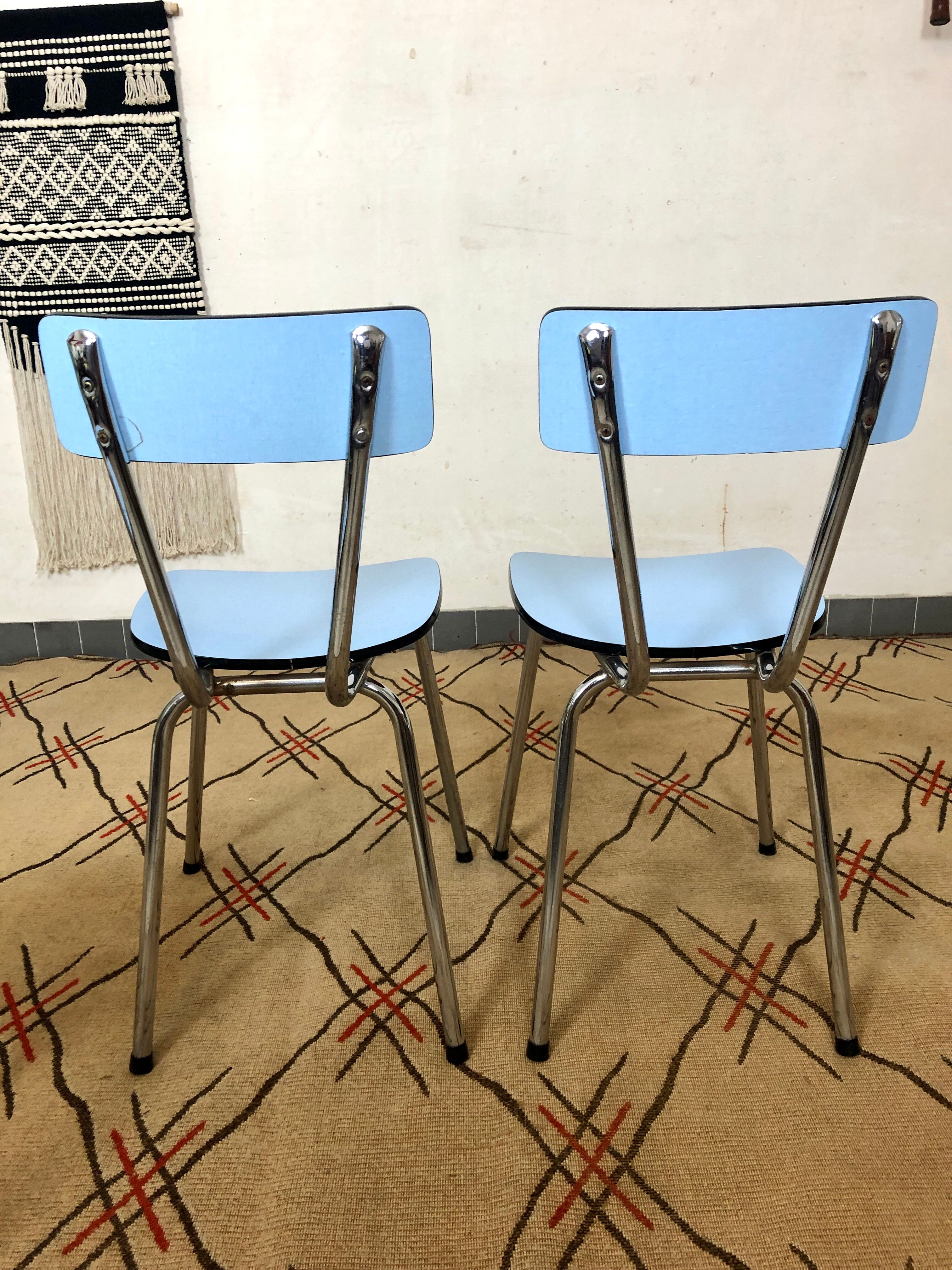 Ensemble de 2 chaises et 1 tabouret en formica
