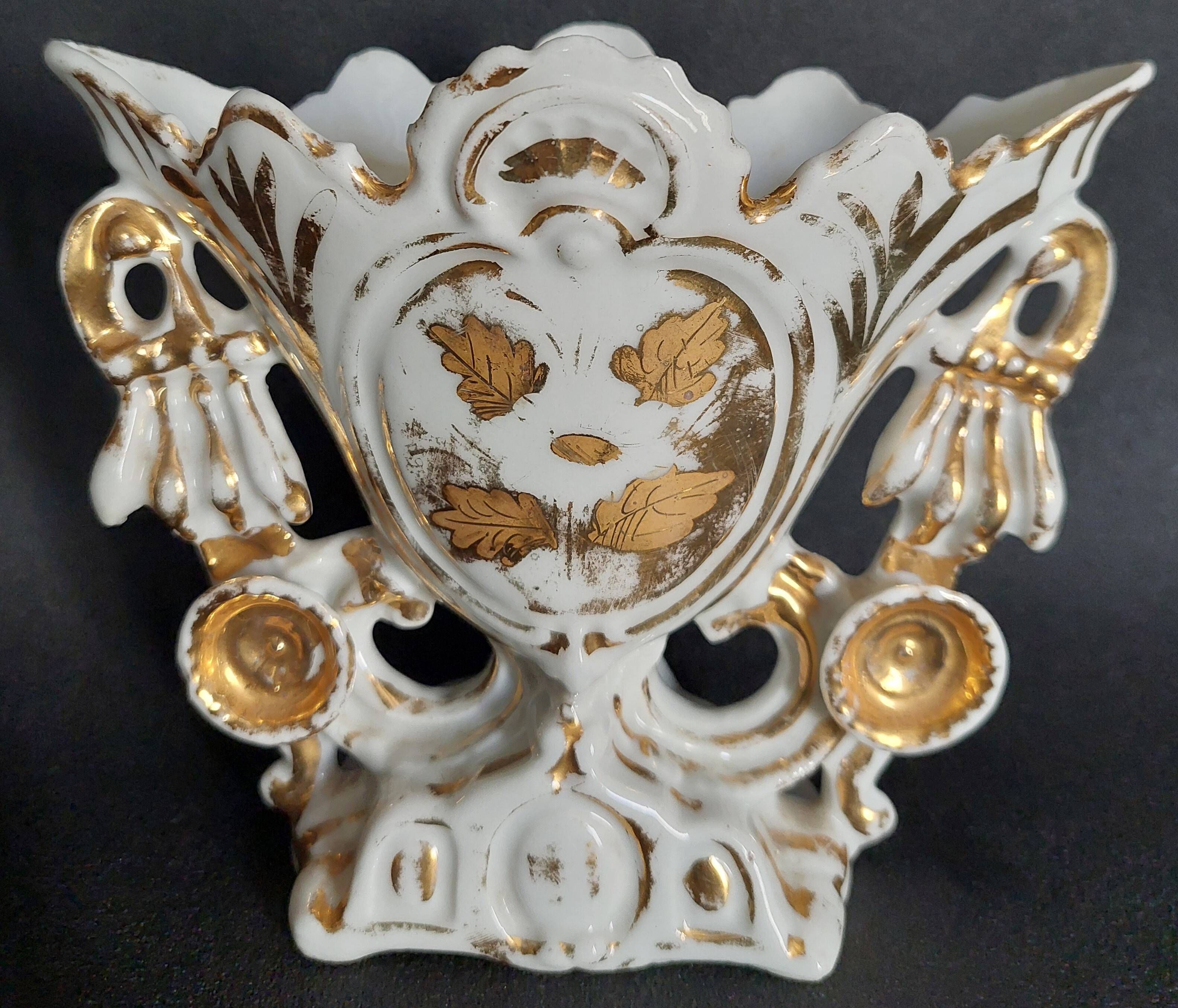 White and gold Paris porcelain bridal vase, late 19th century