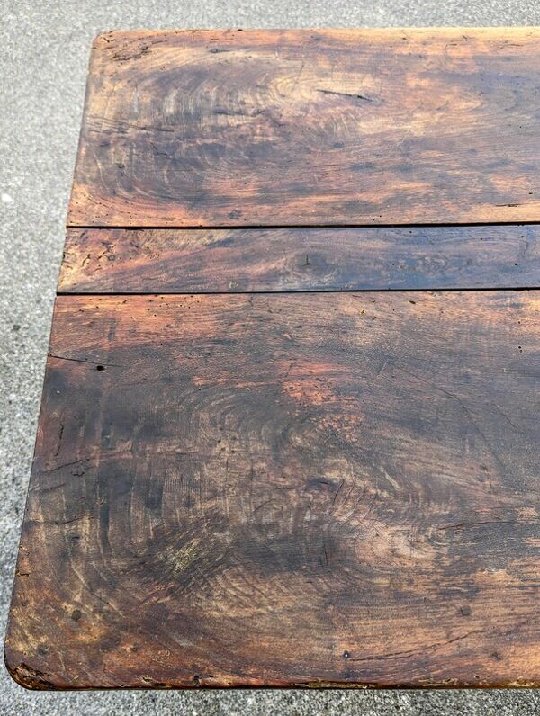 Table de ferme montée du roulettes