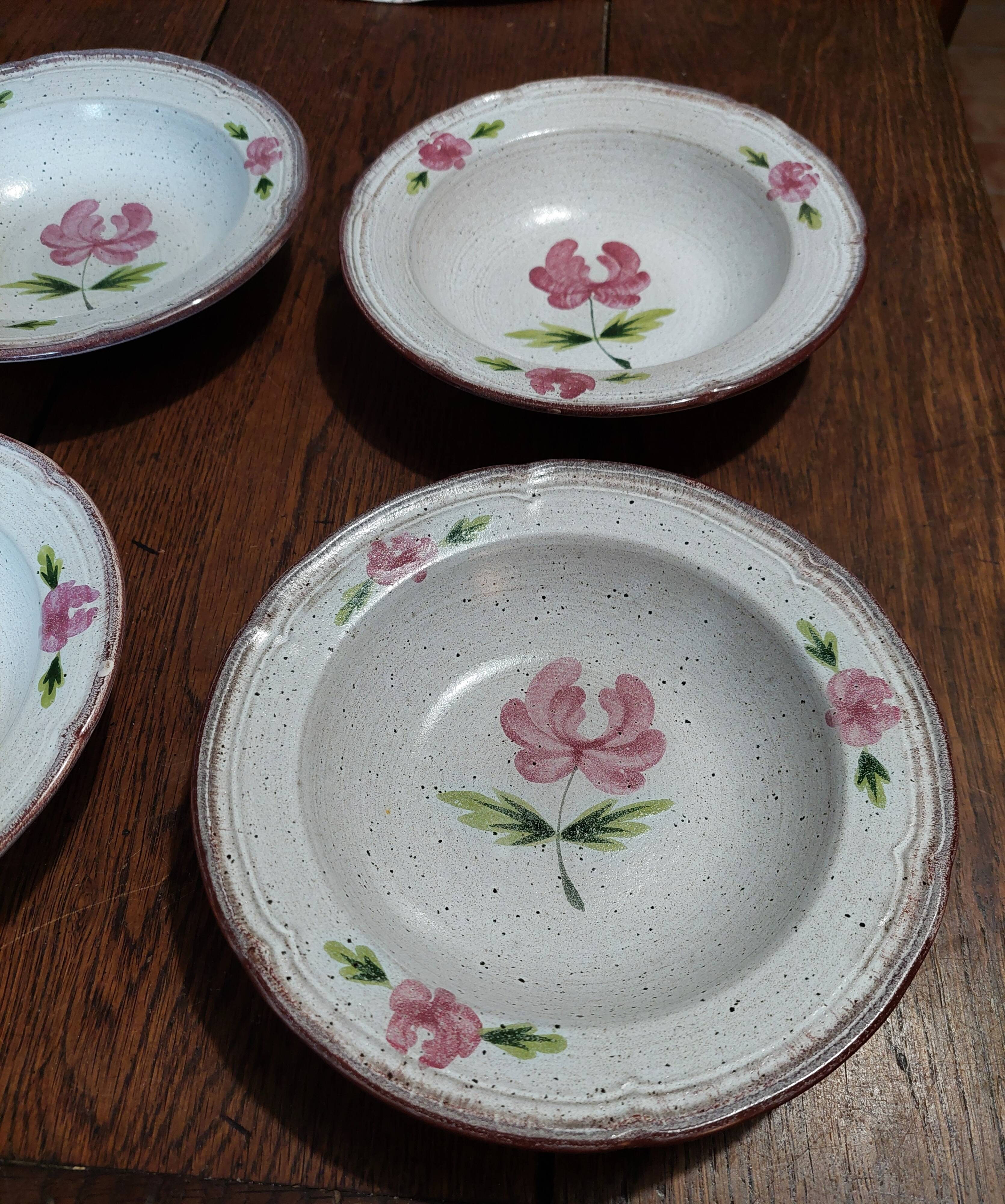 Deep plates series of six Niderviller stoneware, 20th century Cassandre decoration