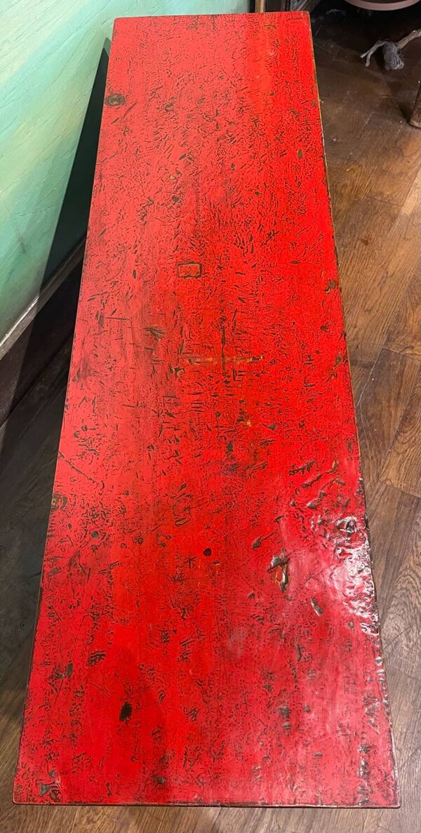 Meuble bas ancien chinois laqué rouge