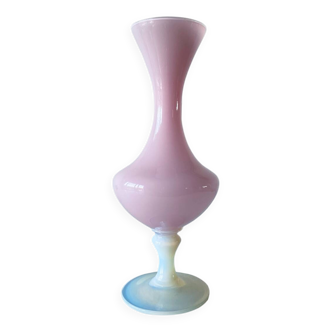 Vase en opaline rose