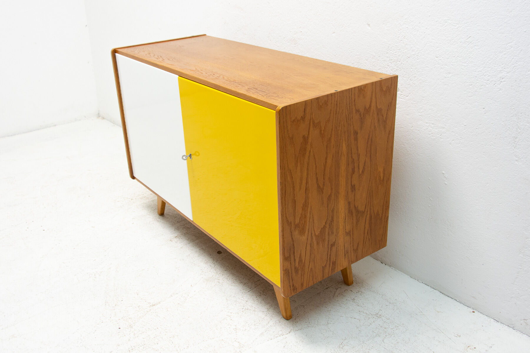 Enfilade U-450 par Jiří Jiroutek, années 1960, Tchécoslovaquie
