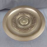 Antique centrepiece on a pedestal in bronze, in very good condition.