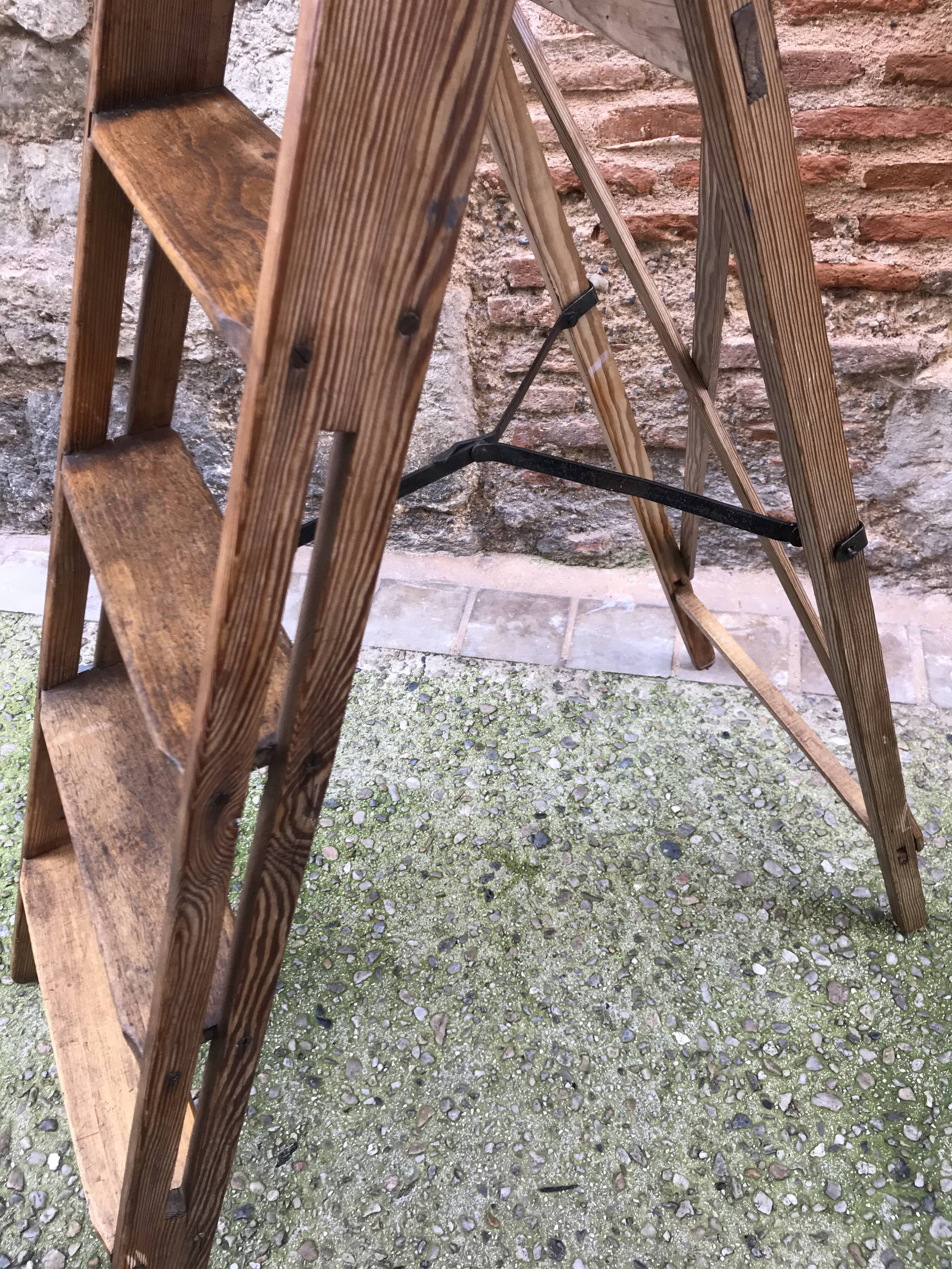 Wooden painter stepladder