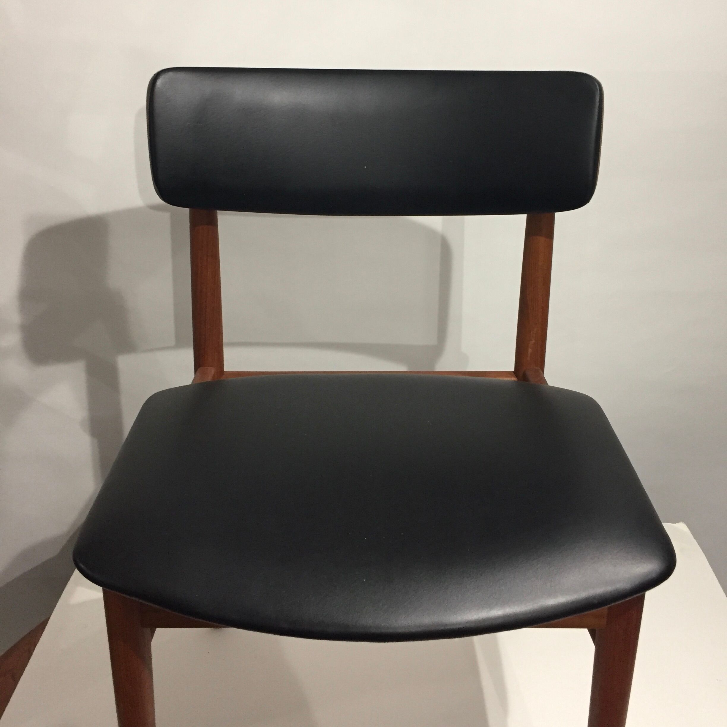 Series of 6 danish sax chairs