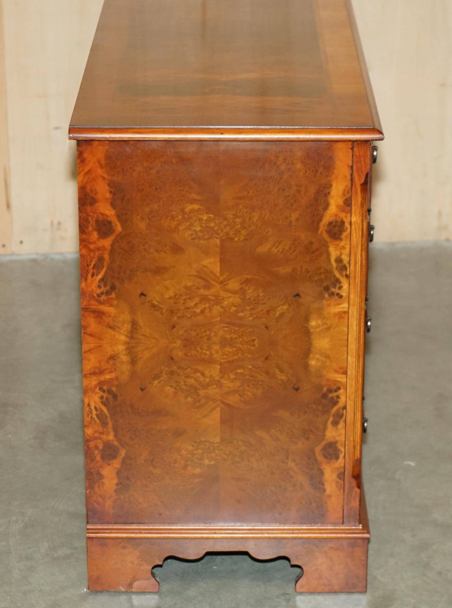 Buffet en noyer Burr & Burl avec patine