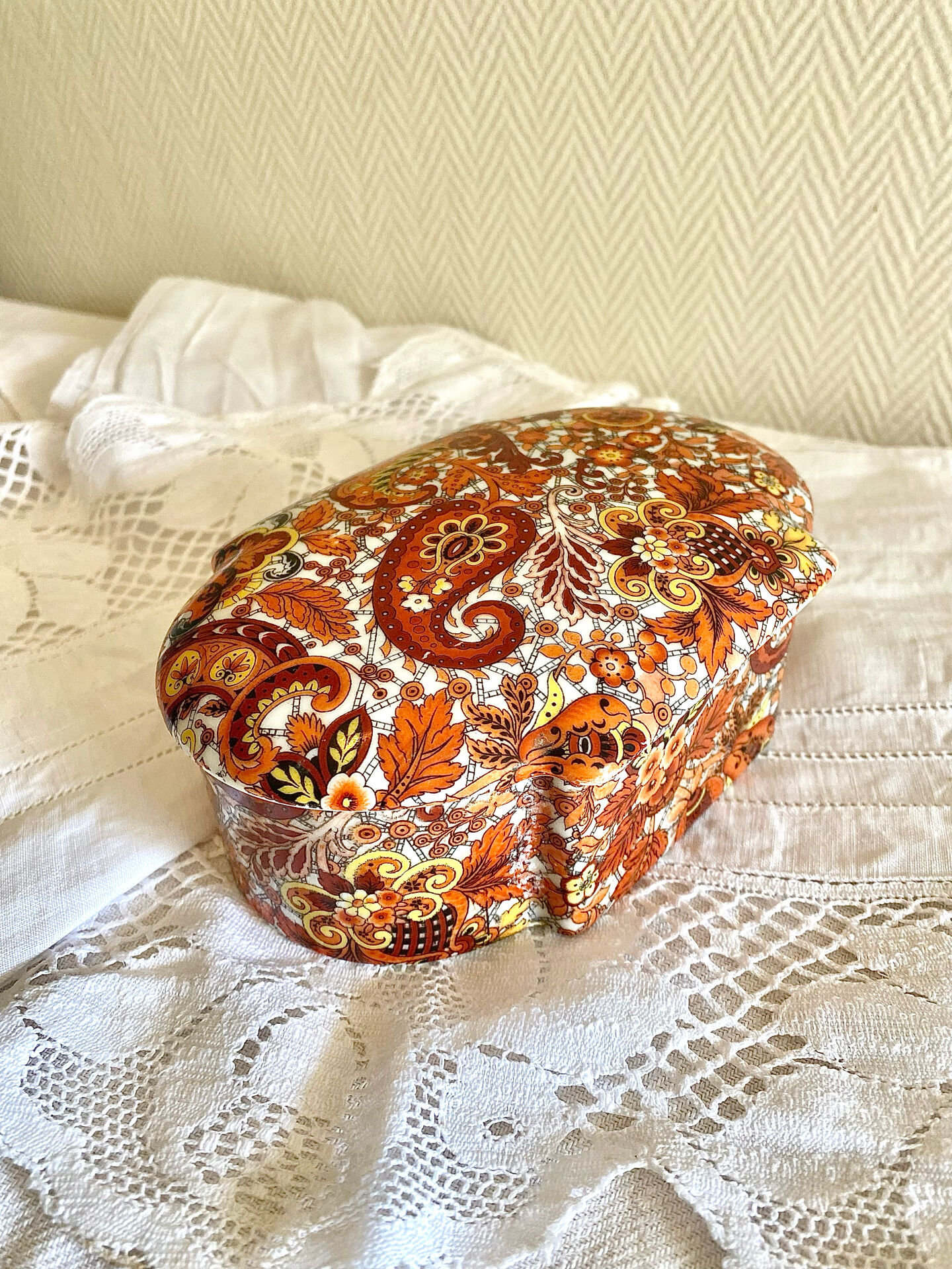 Limoges porcelain box with paisley design from the 1970s.