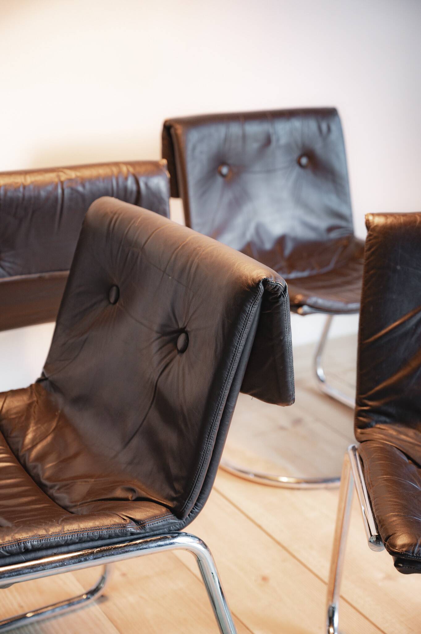 Lot de 4 chaises italiennes, années 70.