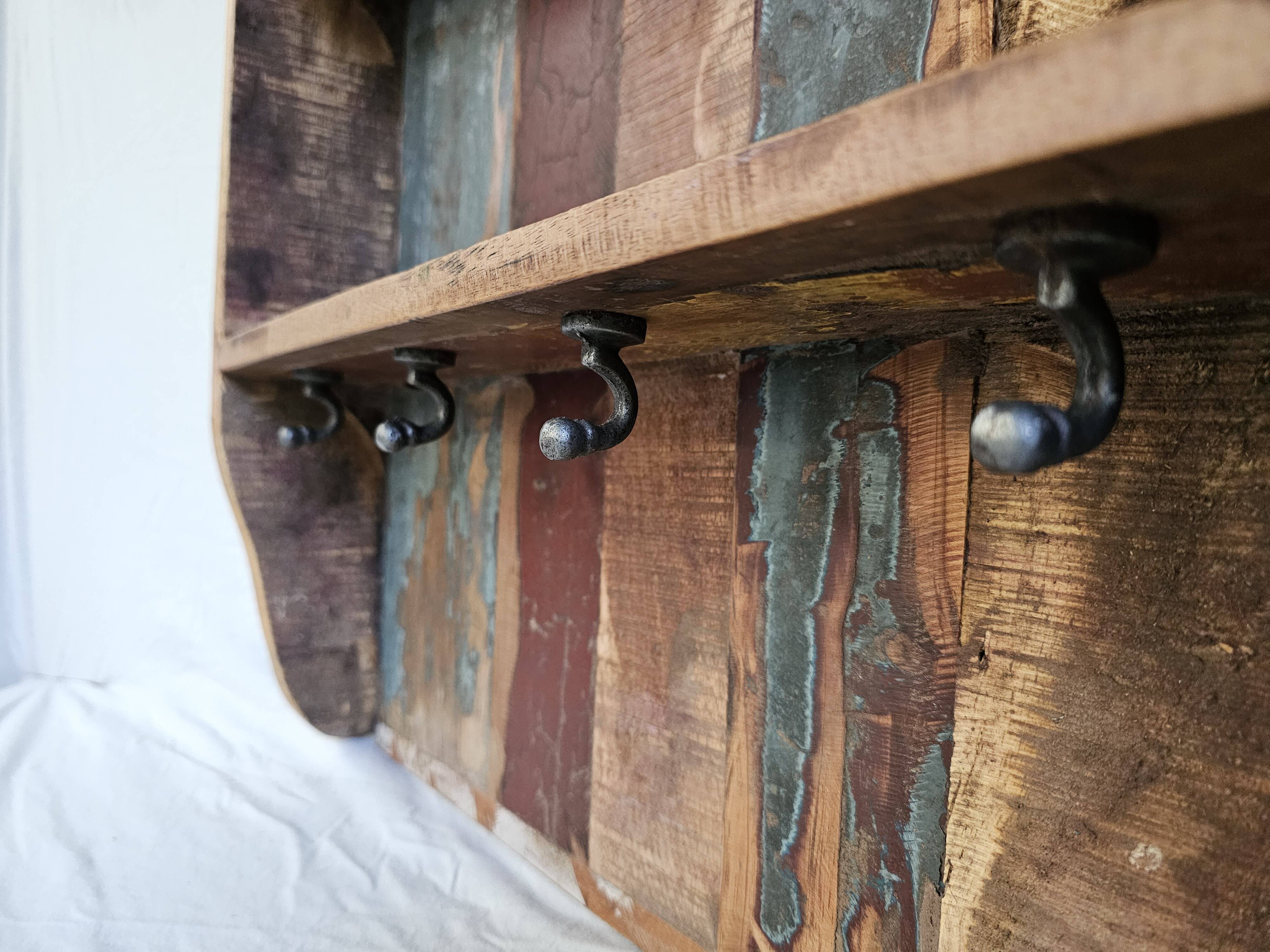 Wall shelf 3 shelves + 4 hooks cast iron in polychrome wood