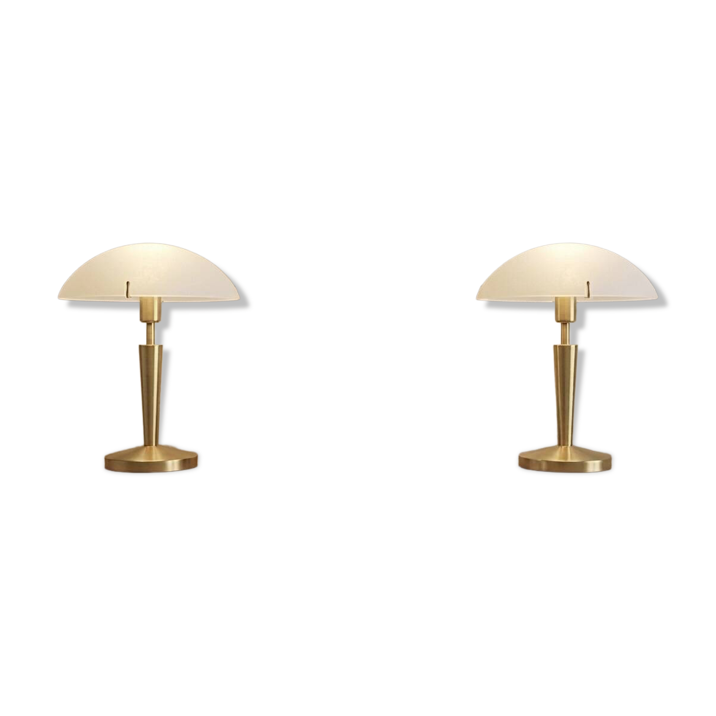 Superb pair of table lamps featuring the iconic "Mushroom" design.