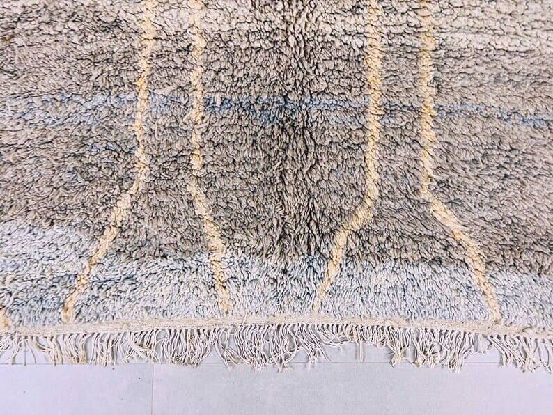 Berber carpet from Azilal size 150 x 250 cm
