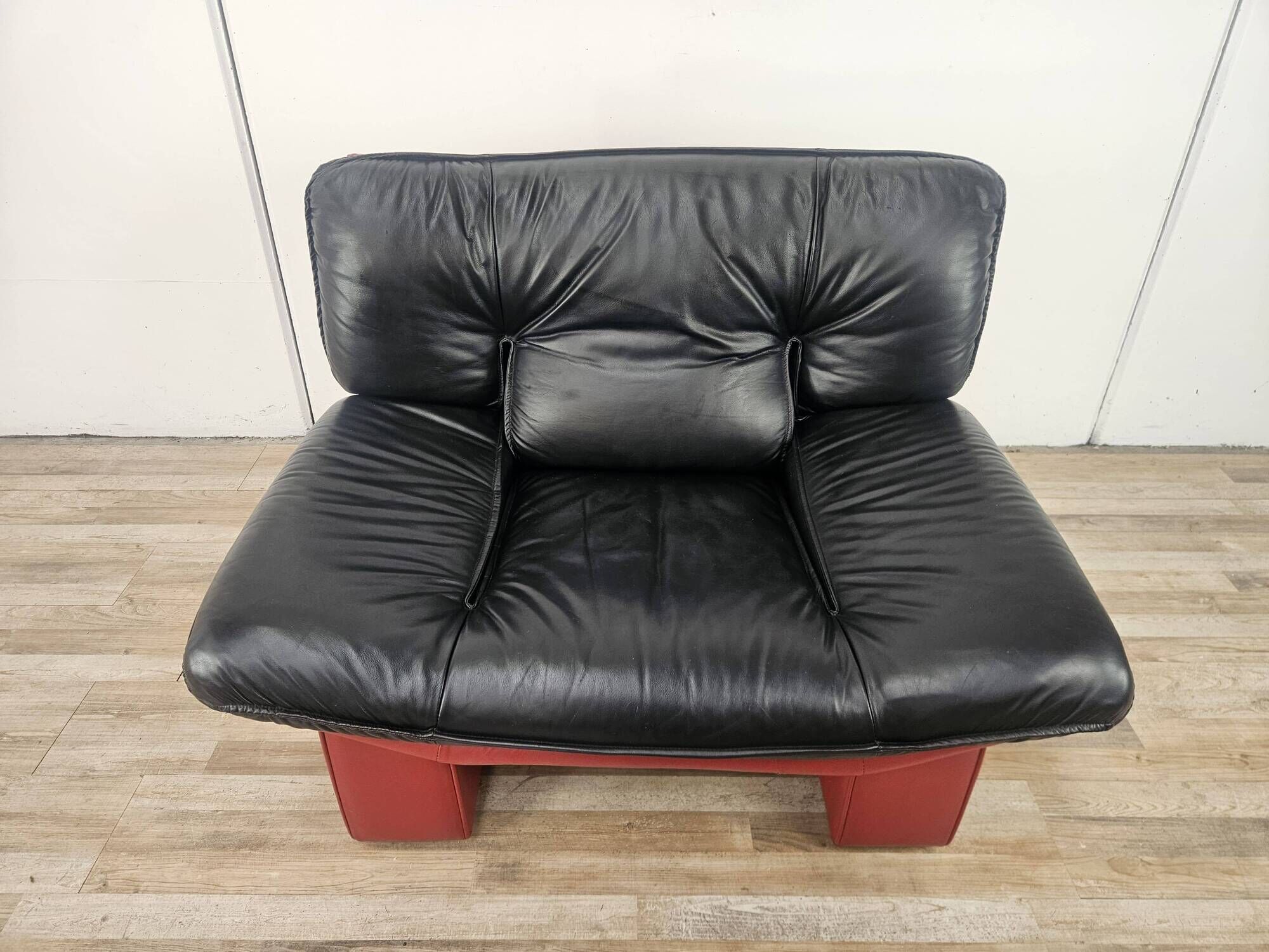 Red and black leather armchair by Nicoletti Salotti