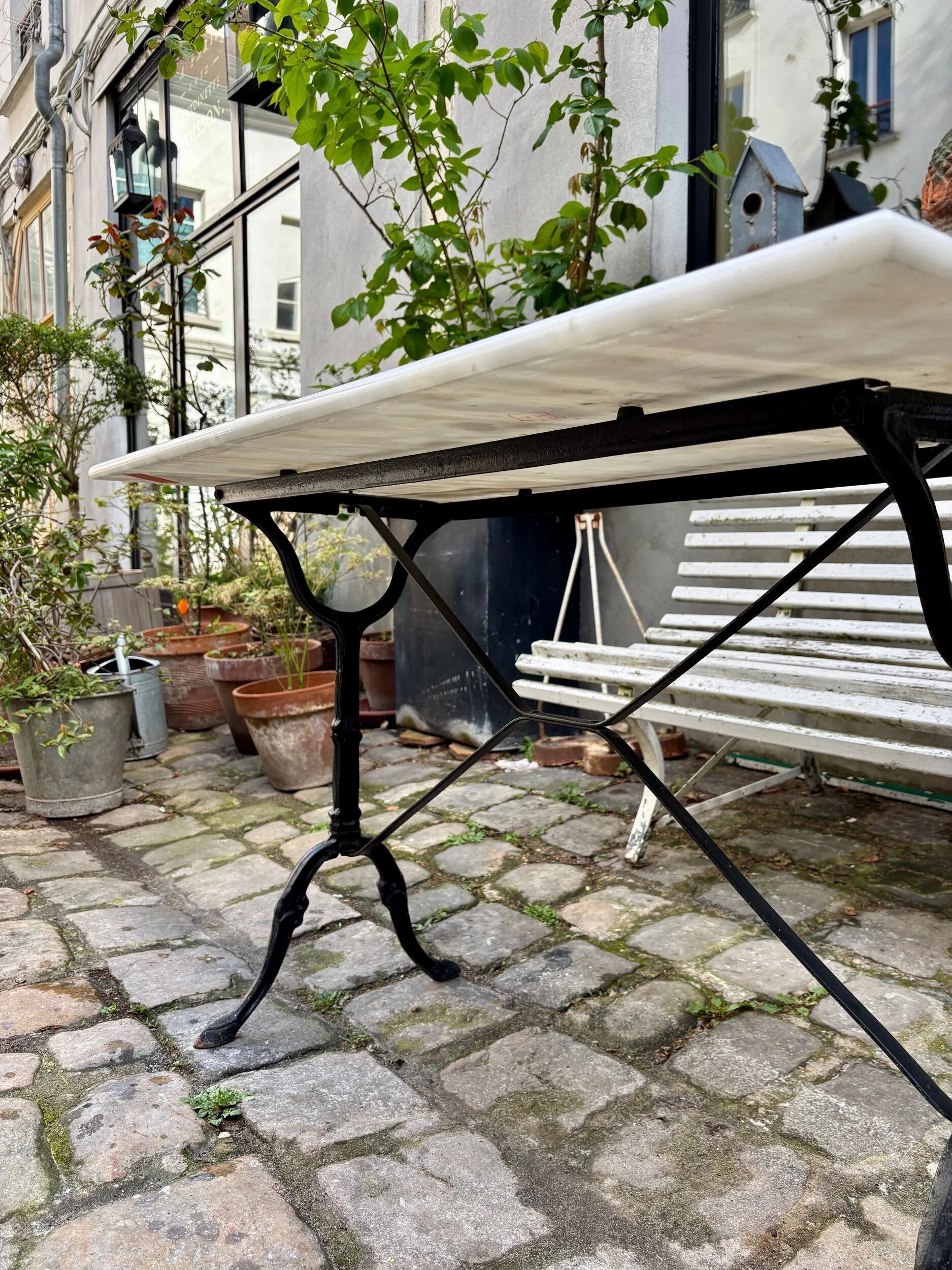 Bistro table in grey marble and black cast iron 100 x 60 cm
