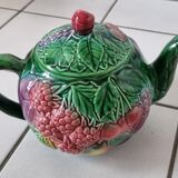 Teapot of Salins in slip
