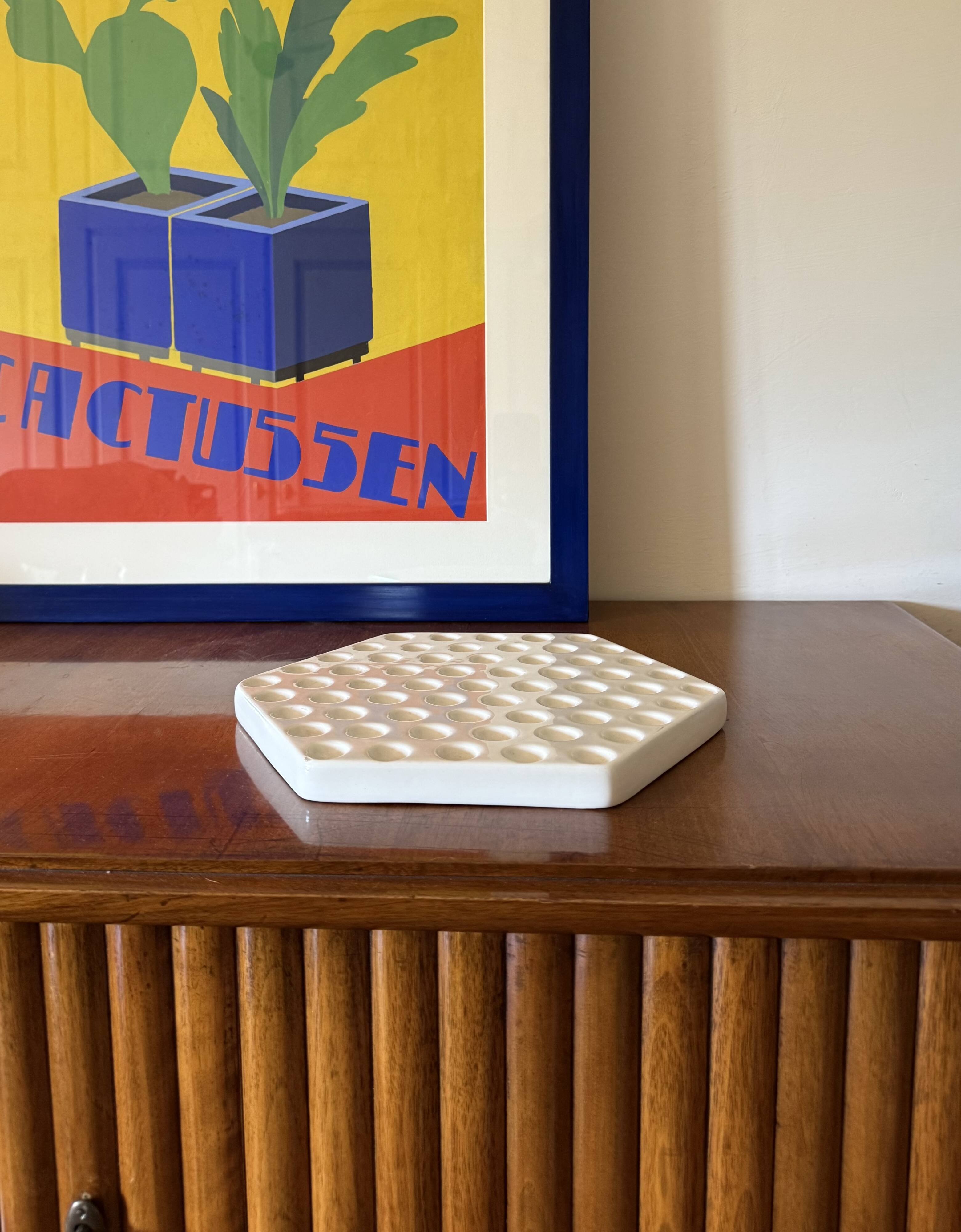 Space age white ceramic plate, Ennio Lucini, Gabbianelli Italy ca. 1970