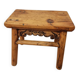 Petit tabouret ancien rustique en bois