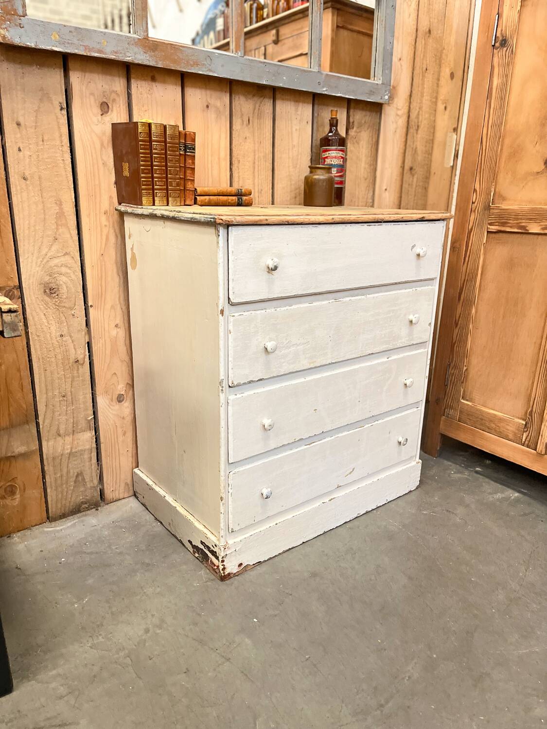 Old 4-drawer chest of drawers, original patina