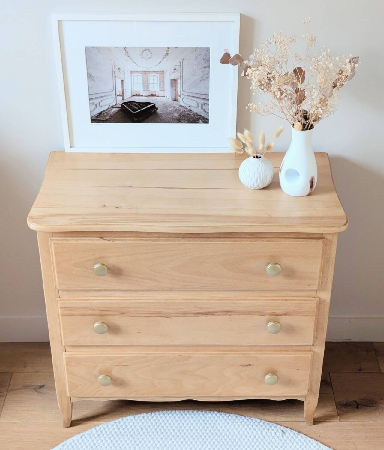 Commode vintage en bois blond, rénovée