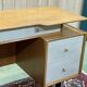 Bureau anglais des années 70 en chêne blond