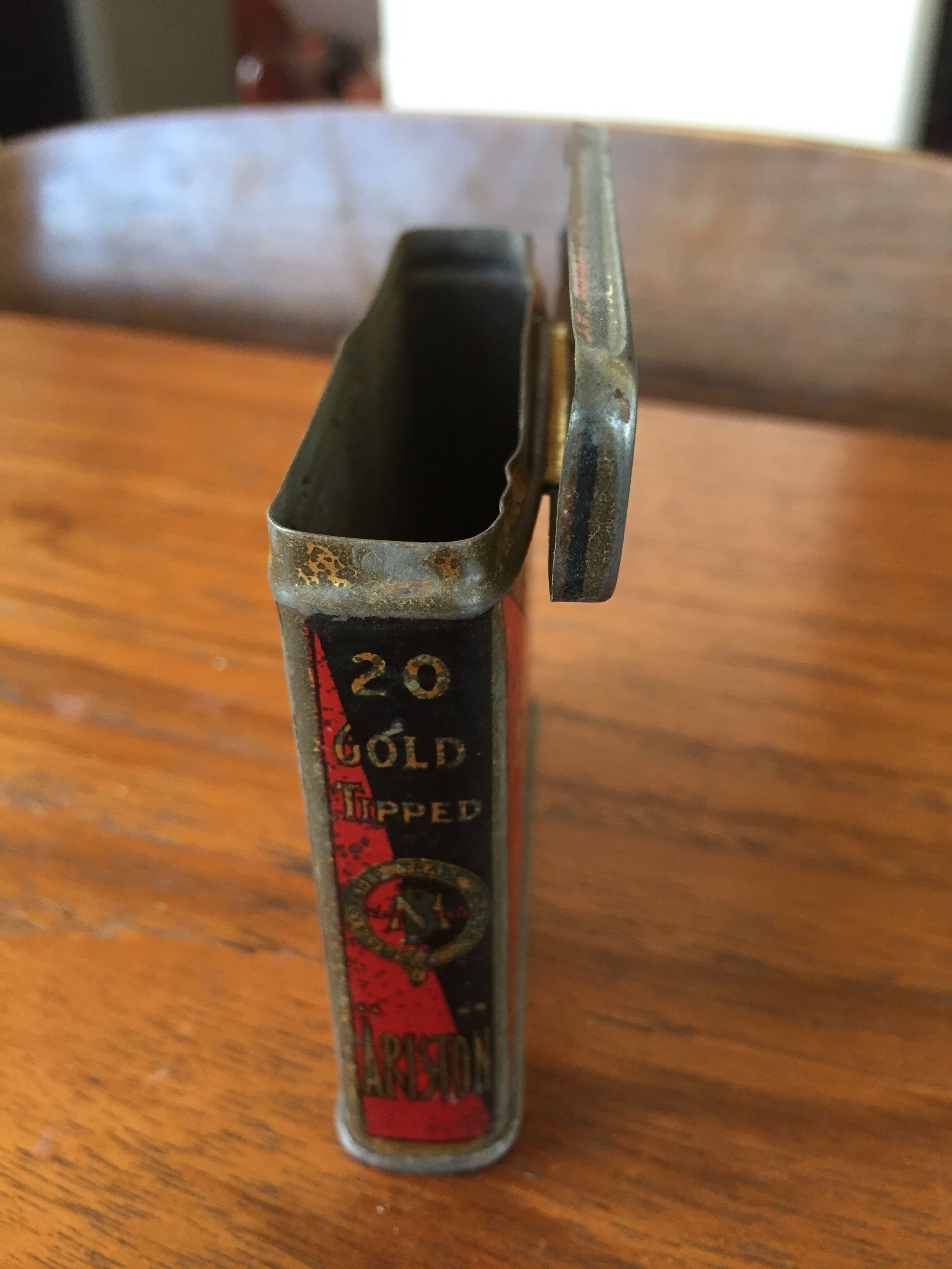 Muratti's Ariston cigarette case