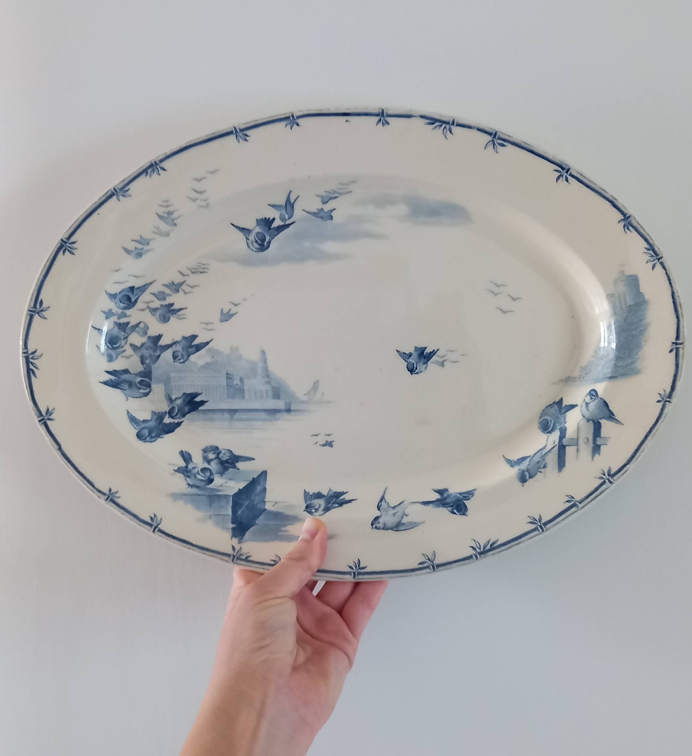 GIEN oval dish “Flight of birds”. 1900 Art Nouveau tableware.
