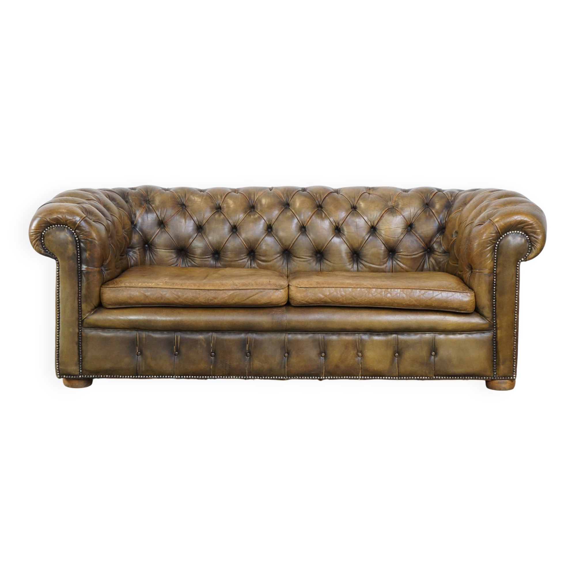 Canapé chesterfield 2,5 places en cuir de couleur vert mousse