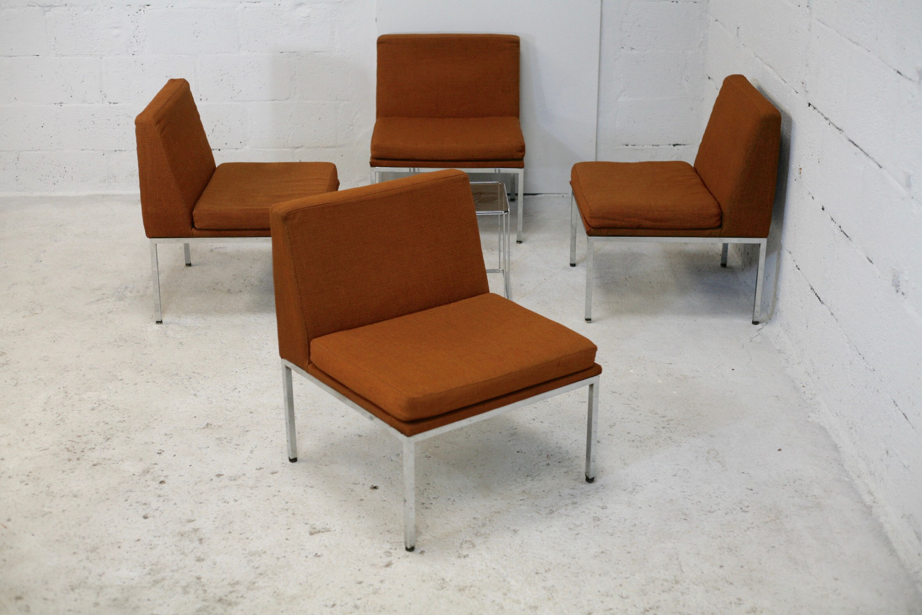 Ensemble de 10 chauffeuses de Louis Baillon, édition Planforms formant canapé modulable, circa 1950