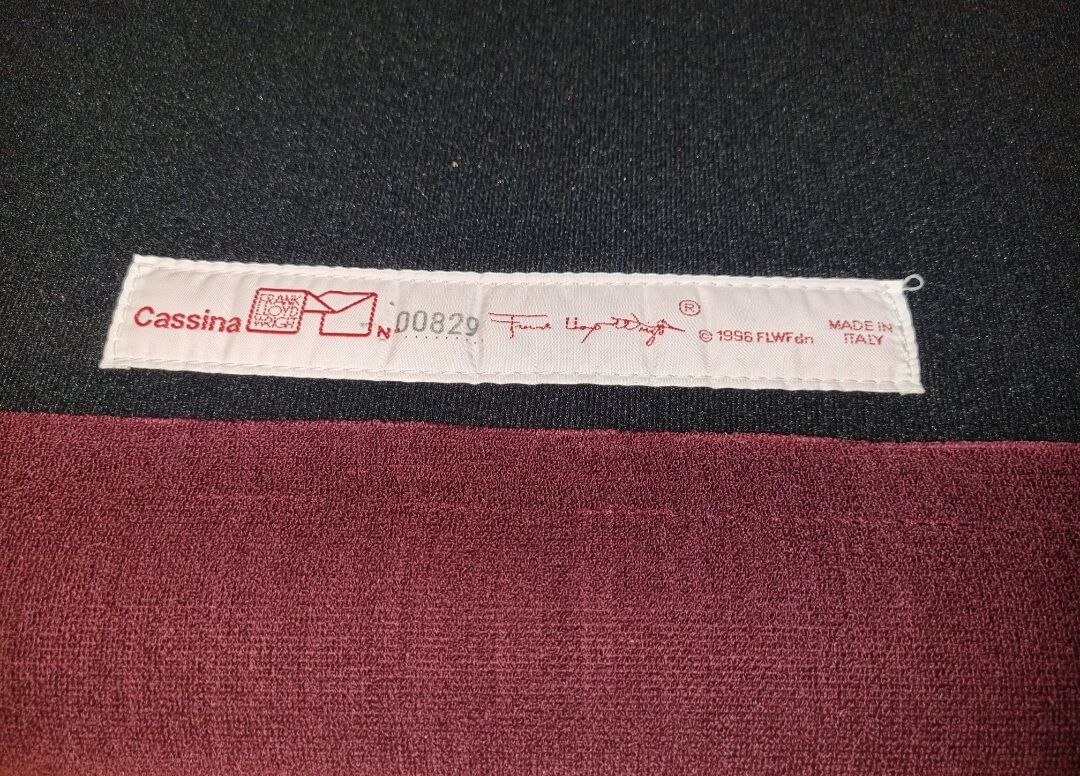 Frank loyed wright imperial hotel tokio seat