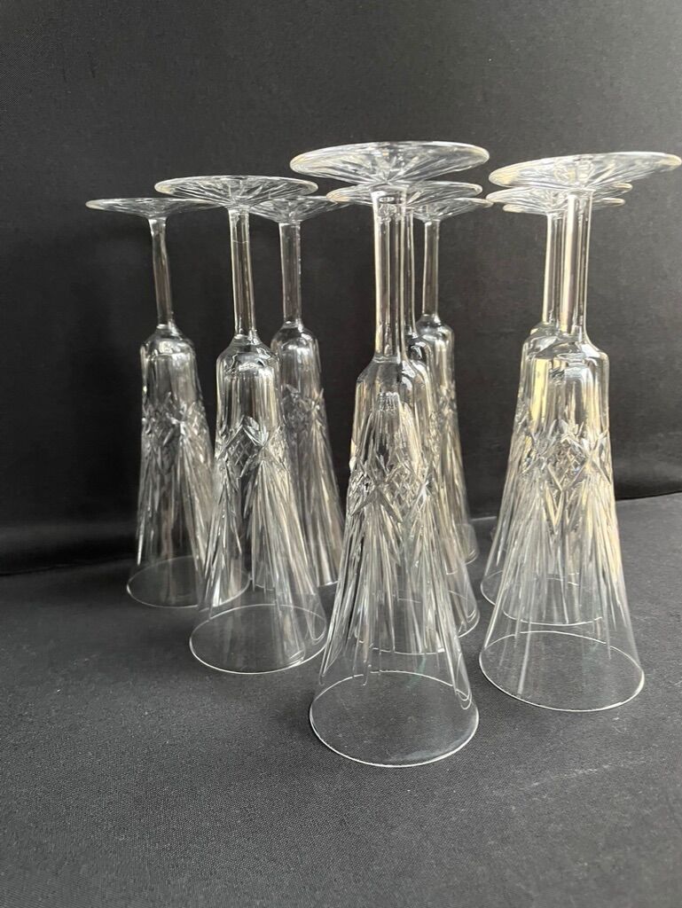 9 champagne flutes – Blown and cut crystal