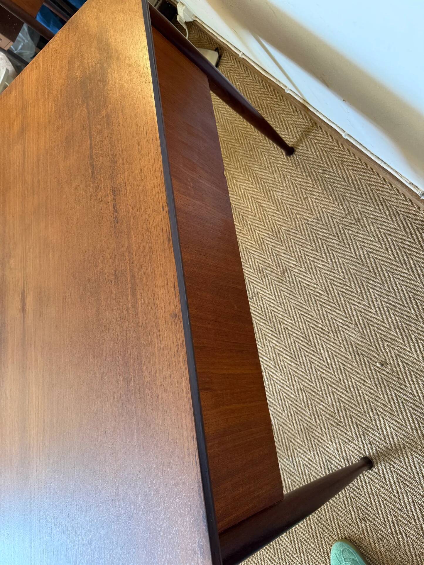Bureau vintage style scandinave pieds fuselés