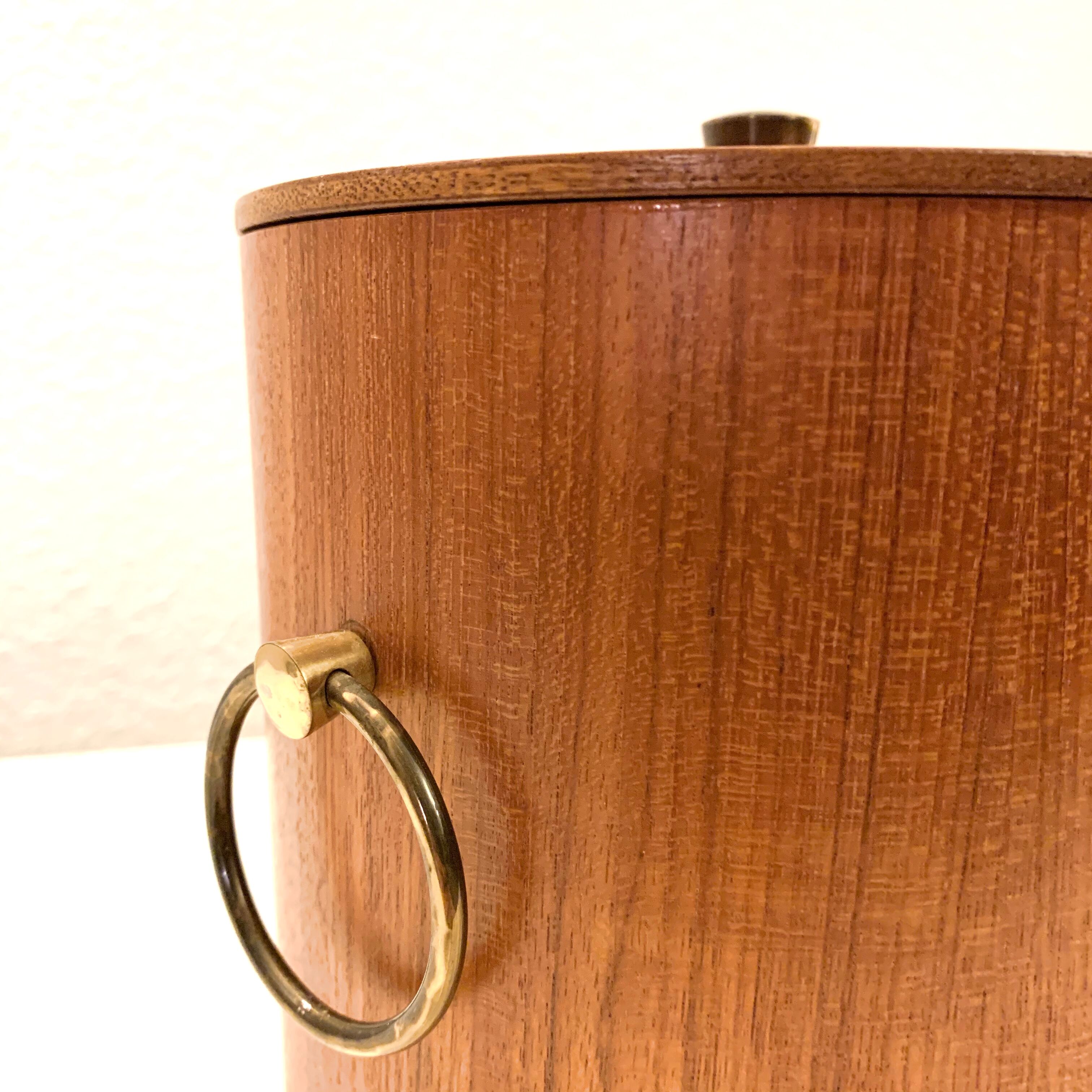 Vintage Scandinavian teak ice bucket - ice cube pinch
