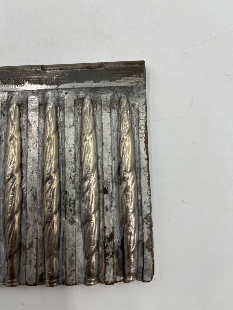 “Baguette” hinged chocolate mold