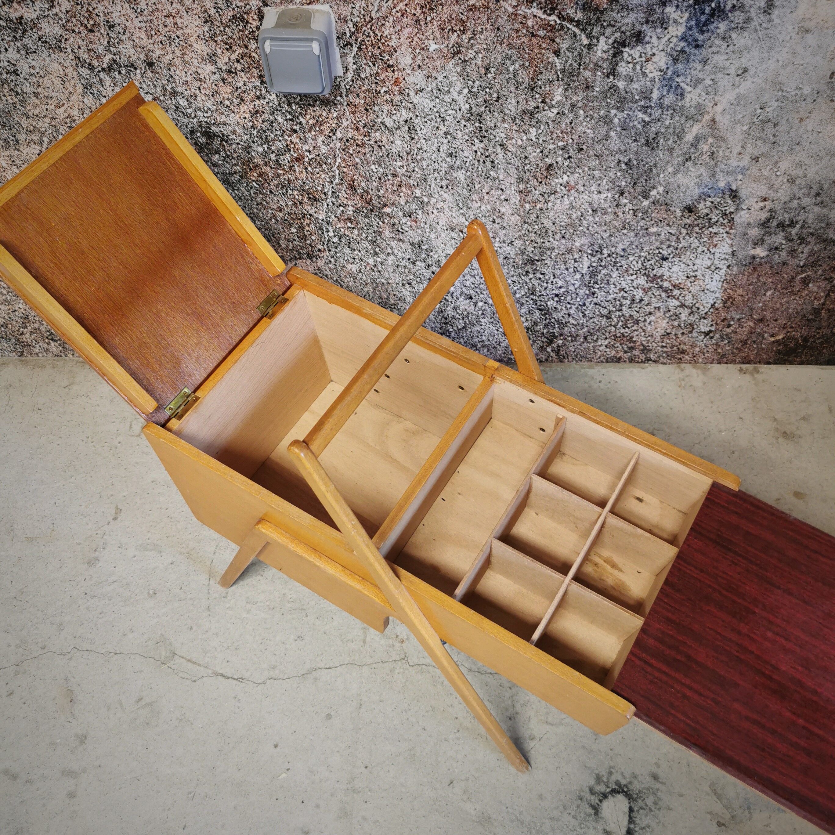 Vintage foot compass worker