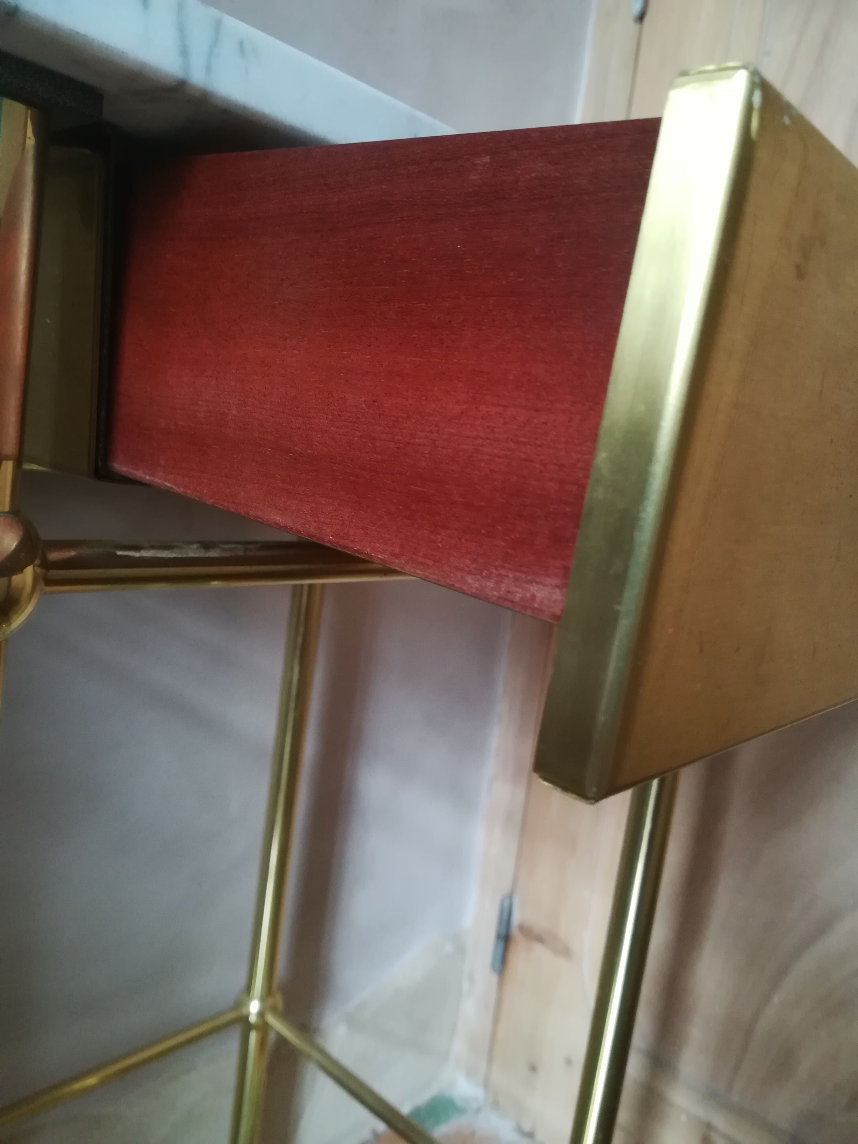 Table d'appoint en laiton et marbre