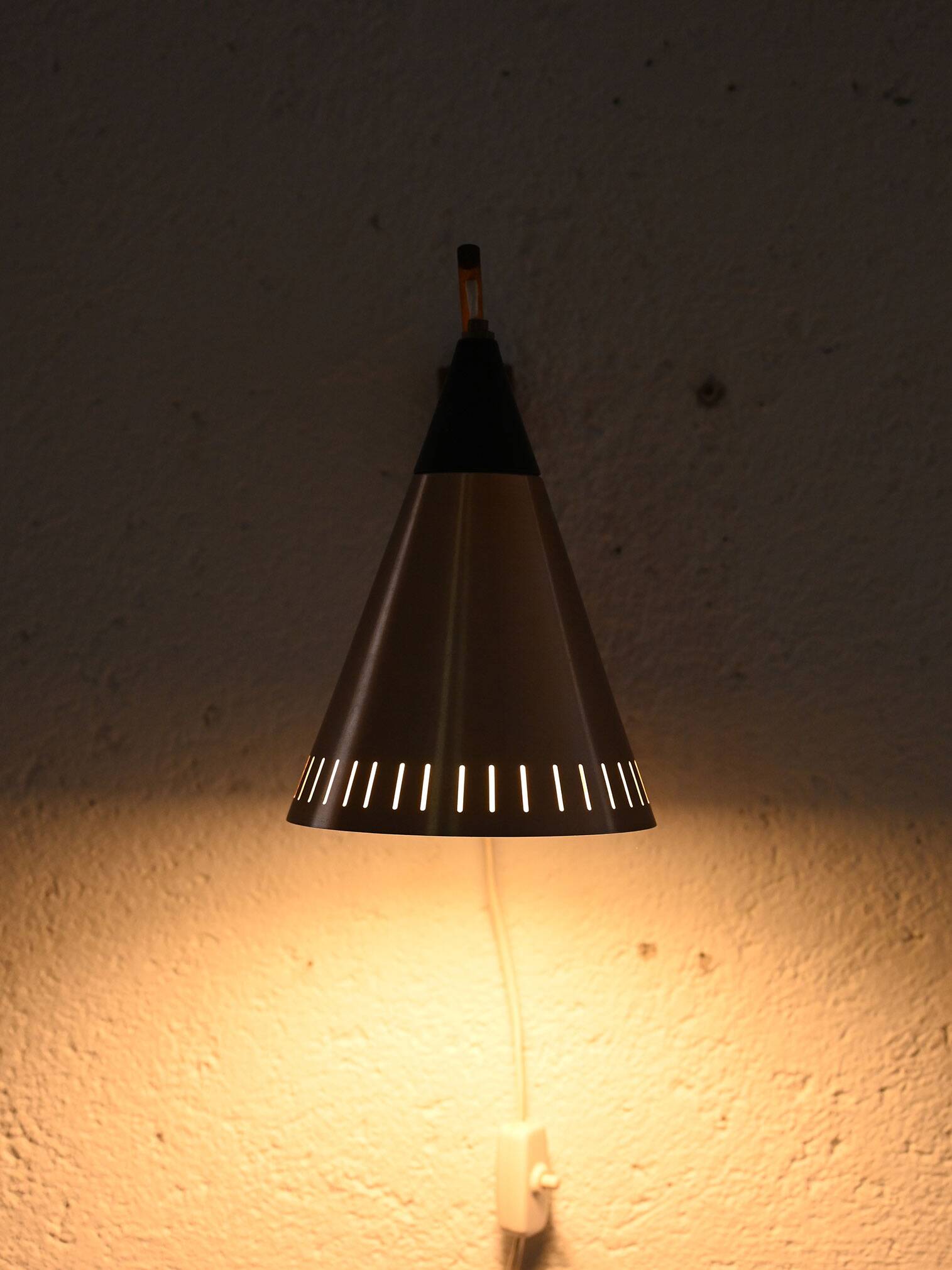Lampe scandinave avec bras en teck